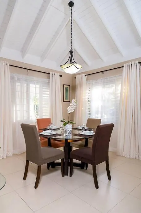 Choose To Be Happy At The Palms, Richmond Estates - Three Bedrooms With Pool Banks